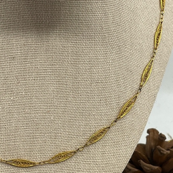 Vintage Crown Trifari Filigree Gold-Tone Necklace 18” - Picture 5 of 11